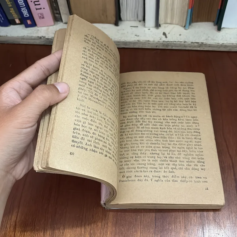 II Sách Xưa, Tiểu Thuyết Trinh Thám: Con Kỳ Nhông - MORRIS WEST - 1988 590495