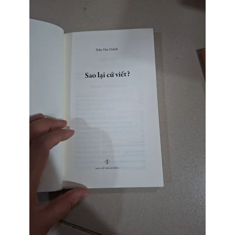 Sao lại cứ viết của trần văn chánh ( sách có chữ kí tác giả ) 1002657