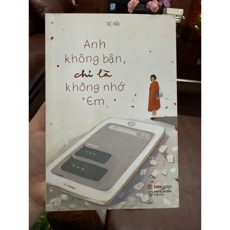 Anh Không Bận, Chỉ Là Không Nhớ Em – Tuệ Mẫn | Sách tản văn tình cảm hay 976377