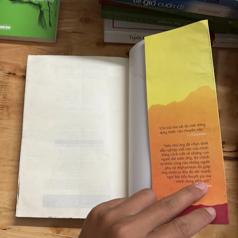 II Tiểu Thuyết Lịch Sử: Ngàn Mặt Trời Rực Rỡ - KHALED HOSSEINI - 2018 699417