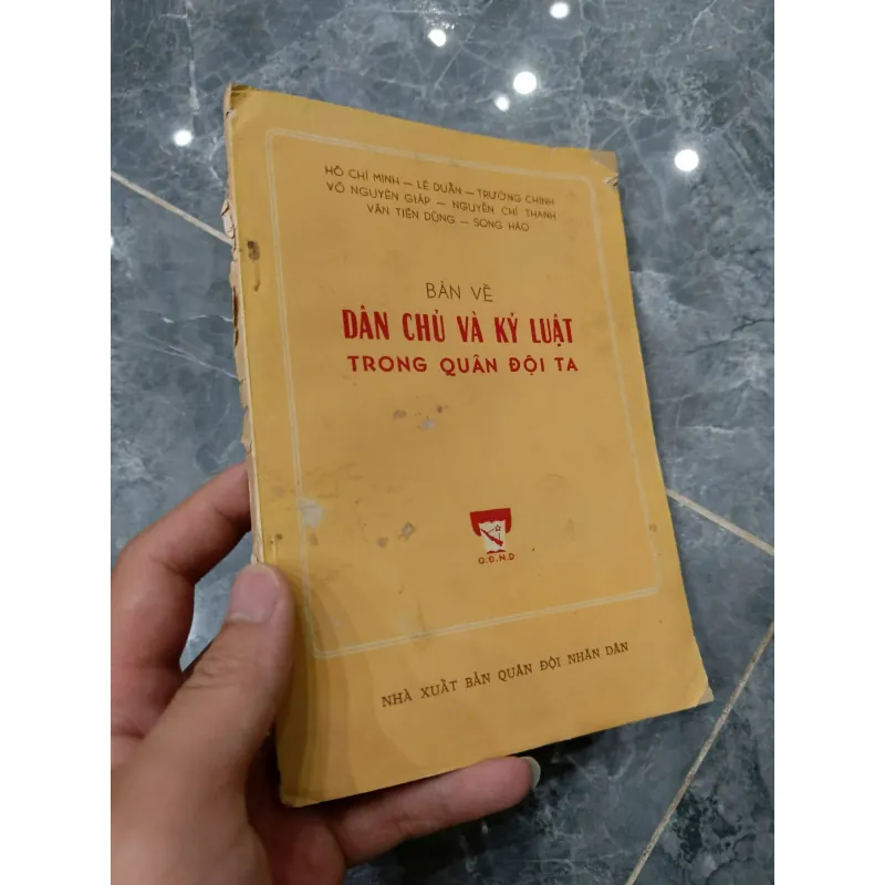 Bàn về dân chủ và kỷ luật trong quân đội ta 715212