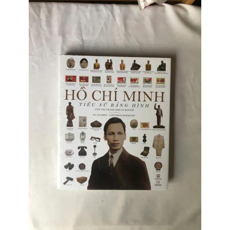 Hồ Chí Minh – Tiểu sử bằng hình (Gần 700 tranh ảnh và bản đồ) 1012930
