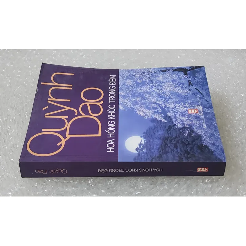 Tiểu thuyết của Quỳnh Dao: HOA HỒNG KHÓC TRONG ĐÊM (448 trang) 739079