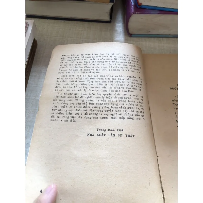 Nếp sống và đạo đức dưới chế độ xã hội chủ nghĩa 1000228