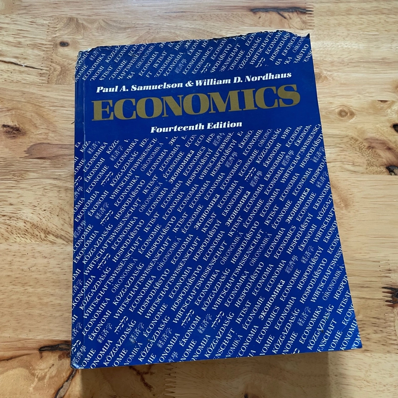 II Economics Books: ECONOMICS - Paul A. Samuelson & William D. Nordhaus 493825
