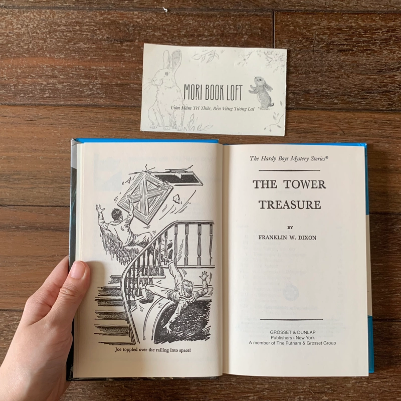 Sách ngoại văn The Tower Treasure – Franklin W. Dixon, Used, Bìa cứng, trình độ B1 498797