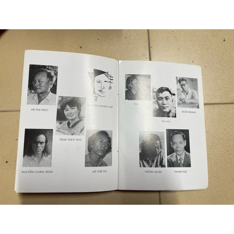 Hai thập kỷ thơ Huế (c) 471339