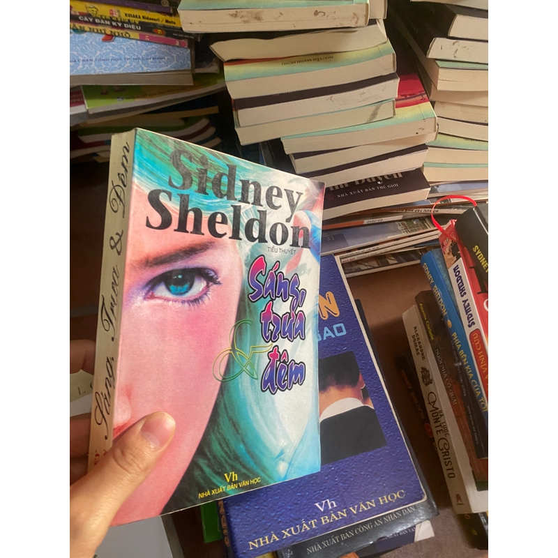 Sachs sáng trưa & đêm - Sidney Sheldon 308102