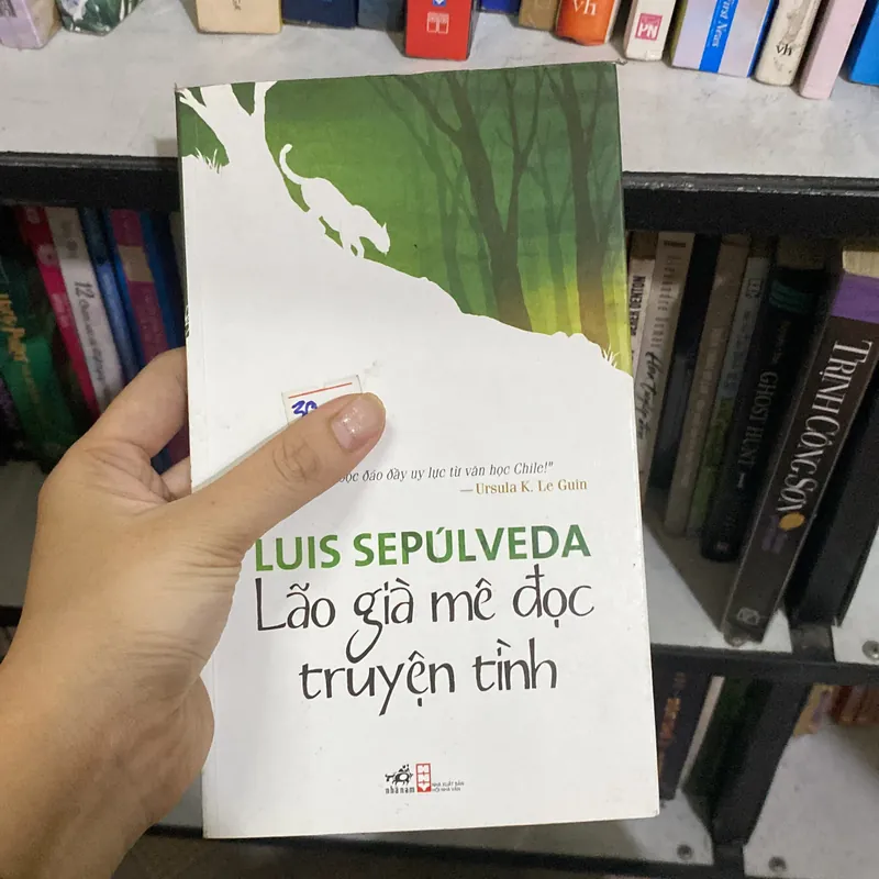 Lão già mê đọc chuyện tình  716615