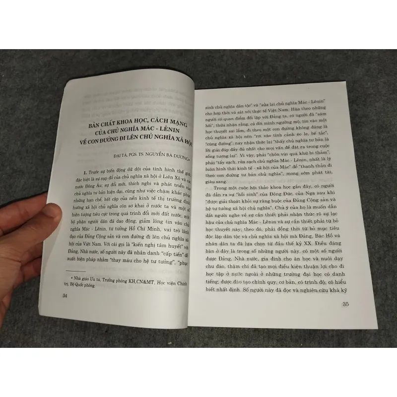 KIÊN ĐỊNH MỤC TIÊU VÀ CON ĐƯỜNG ĐI LÊN CHỦ NGHĨA XÃ HỘI Ở NƯỚC TA 701107