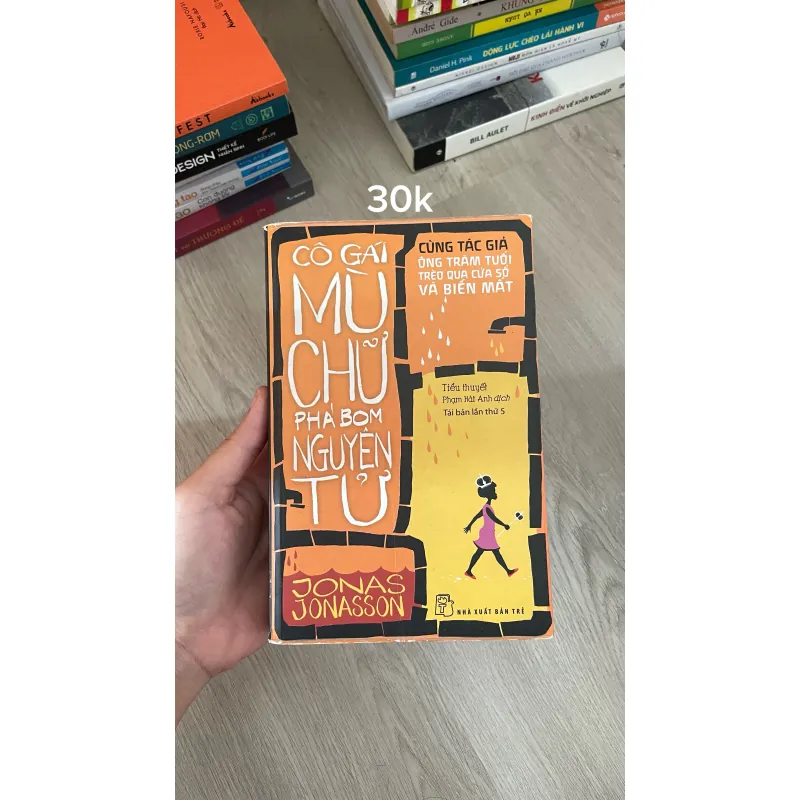 Cô gái mù chữ phá bom nguyên tử 971265