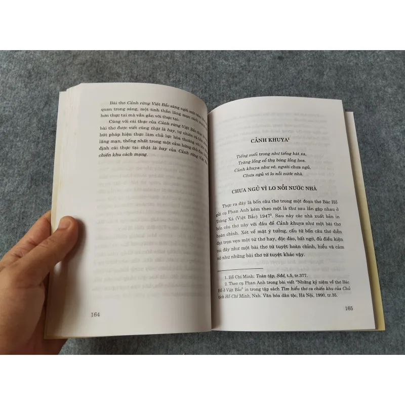 THẨM BÌNH THƠ CA TIẾNG VIỆT NGUYỄN ÁI QUỐC - HỒ CHÍ MINH 700993