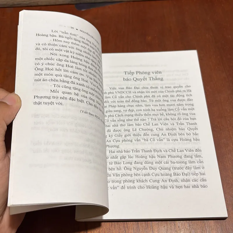 II Sách Lịch Sử: Chuyện Nội Cung Cựu Hoàng Bảo Đại - Nguyễn Đắc Xuân - 2005 995101