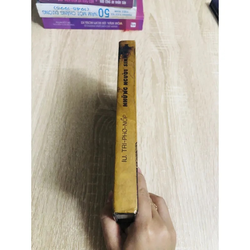 NHỮNG NGƯỜI SINH VIÊN 1006285