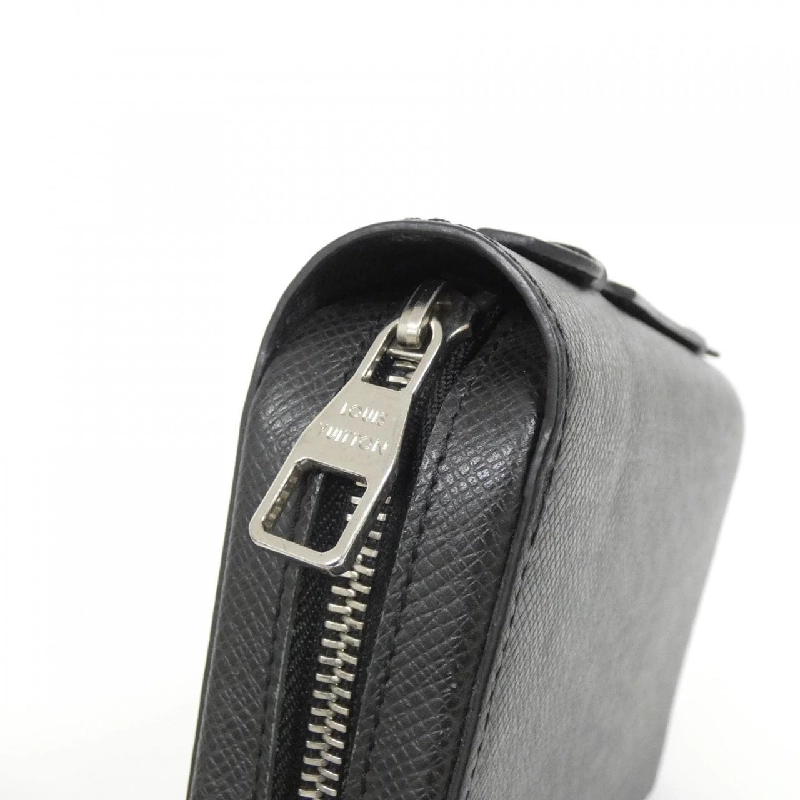 Ví Louis Vuitton Taiga Zippy XL M44275 621359