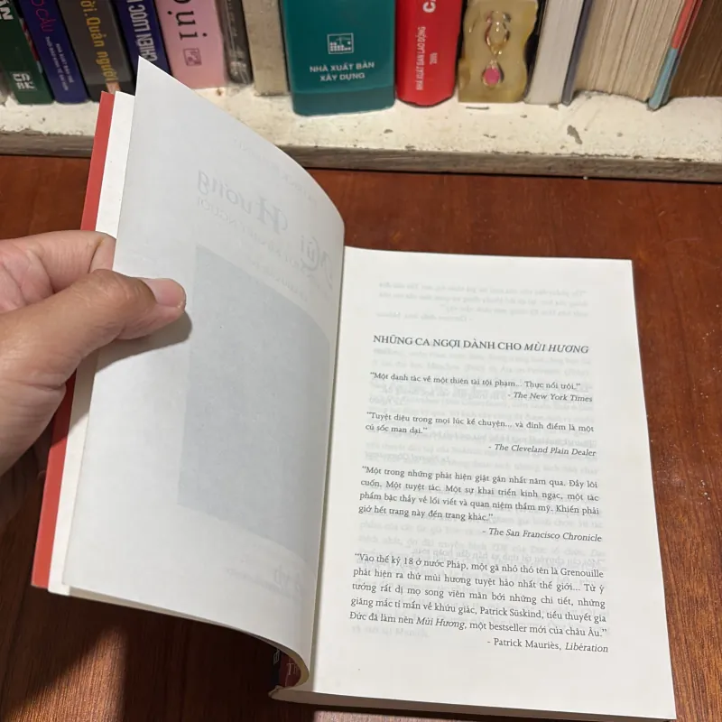 II Tiểu Thuyết: Mùi Hương, Chuyện Một Kẻ Giết Người - PATRICK SUSKIND - Lê Chu Cầu (Dịch) 795582