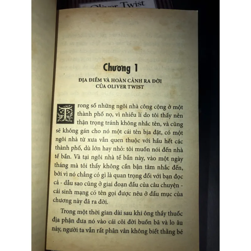 Oliver Twist - Charles Dickens 1023800