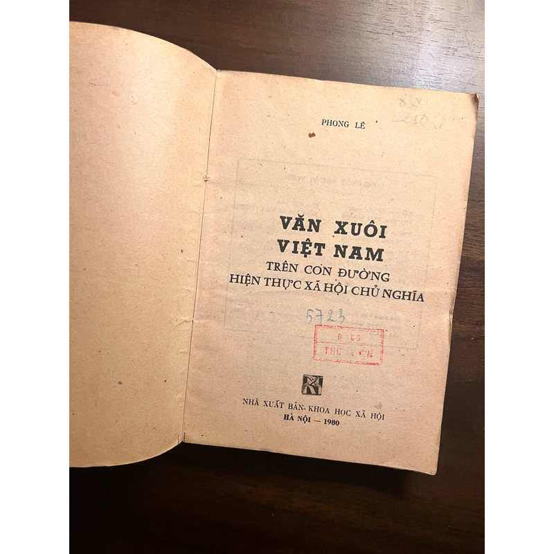 Văn xuôi Việt Nam trên con đường hiện thực xã hội chủ nghĩa (xb 1980) 552054
