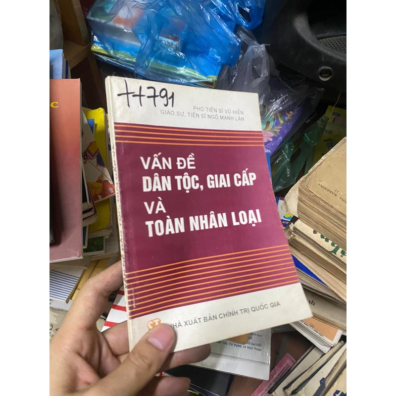 Sách Vấn đề Dân tộc, giai cấp và toàn nhân loại - PTS Vũ Hiền, GS. TS. Ngô Mạnh Lân 312220