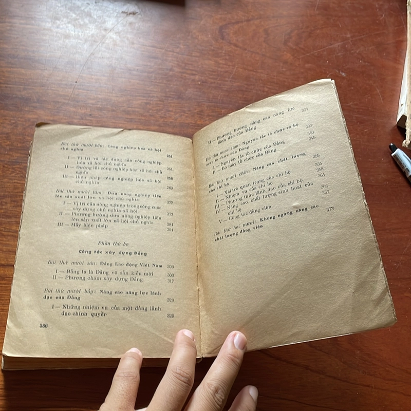 II Sách Xưa: Tài Liệu Học Tập _ Lý Luận Và Chính Trị (Tập I) - 1976 504383