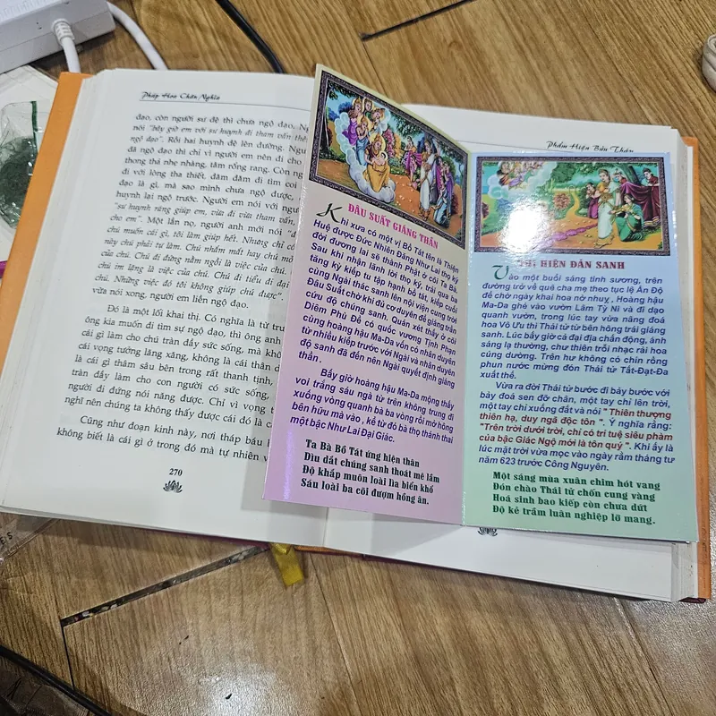 Pháp hoa chân nghĩa tặng kèm cuộc đời đức phật 
(bìa cứng) 722405