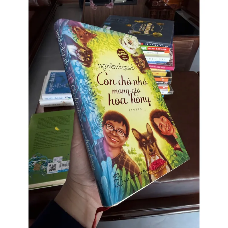 CON CHÓ NHỎ MANG GIỎ HOA HỒNG – Bản bìa cứng -  NGUYỄN NHẬT ÁNH- K3 1001331