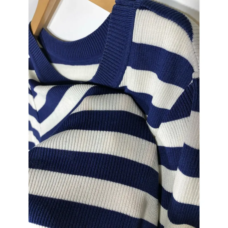 Áo Mongtoghi Hàn 

Size M - L | Fit < 60Kg
 797788