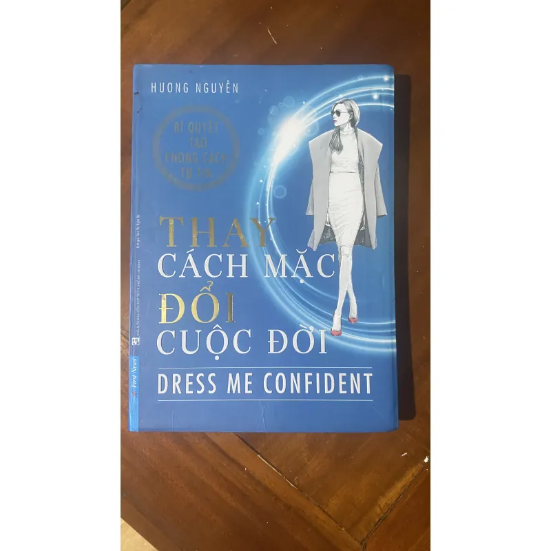 Thay cách mặc đổi cuộc đời (sách bìa cứng, ruột tráng bóng màu, giấy đẹp) 784060