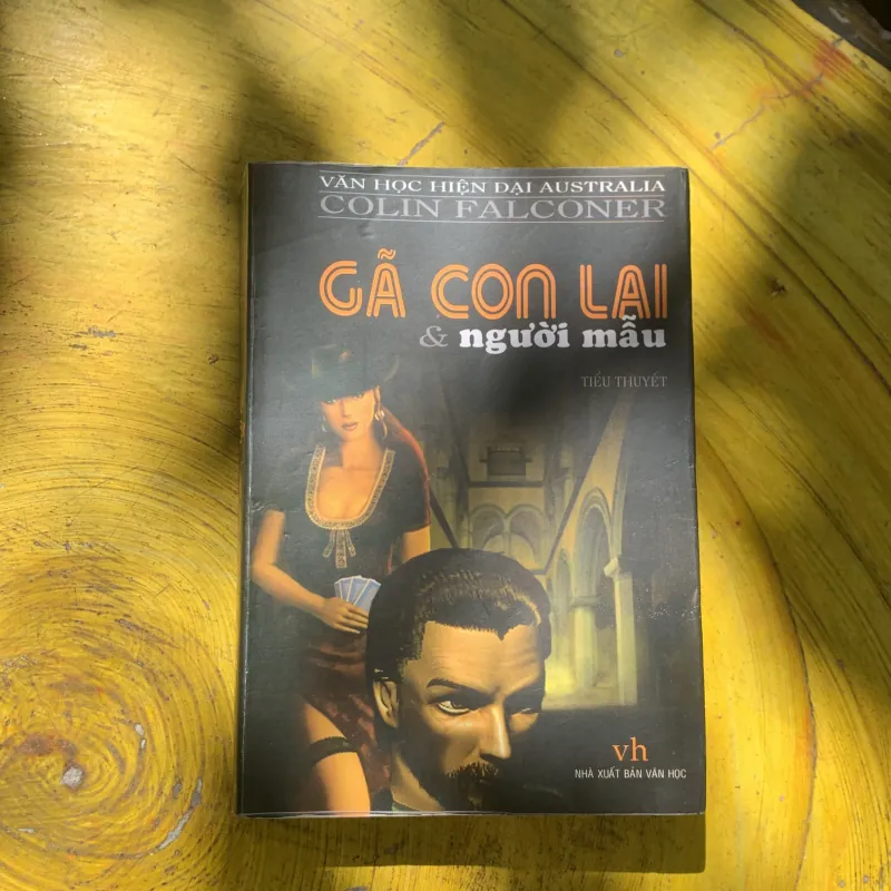 GÃ CON LAI NGƯỜI MẪU- COLIN FALCONER  782689