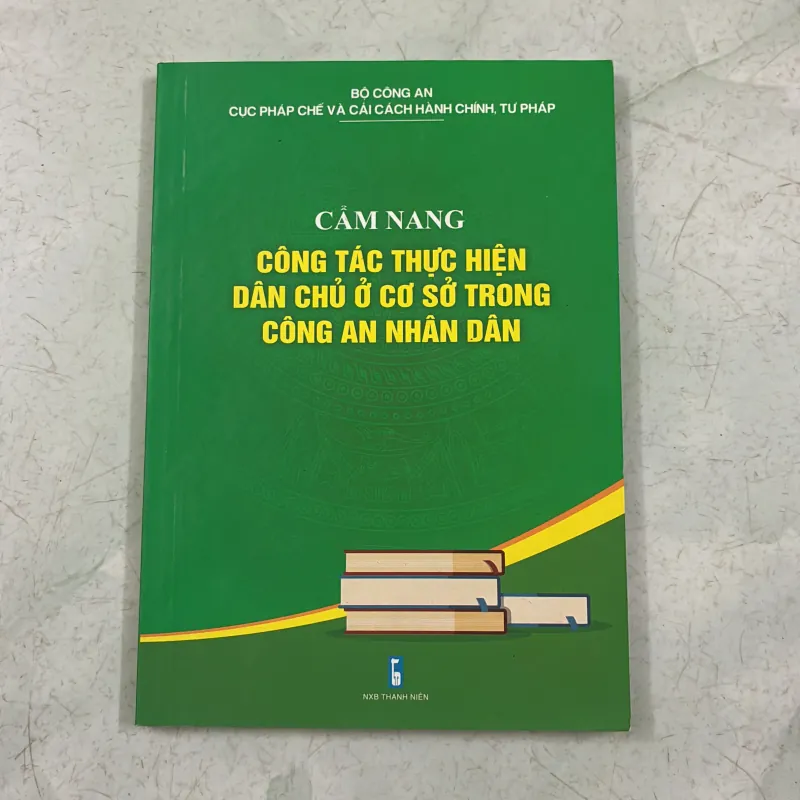 Cẩm nang công tác thực hiện dân chủ ở cơ sở trong công an nhân dân 1009855