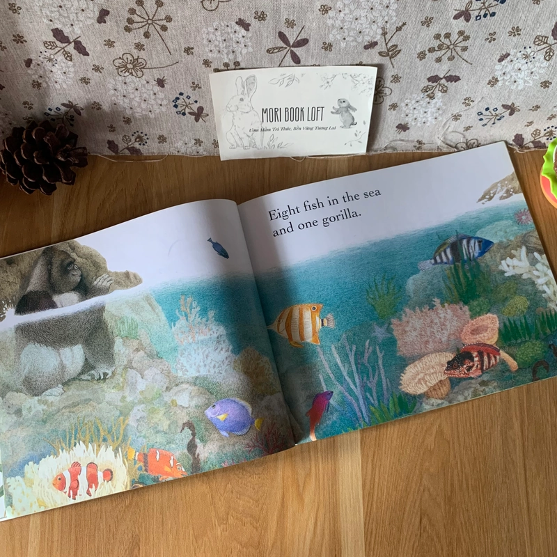 Sách tranh One Gorilla: A Counting Book, Used, Sách tập đếm tiếng anh cho bé 446661