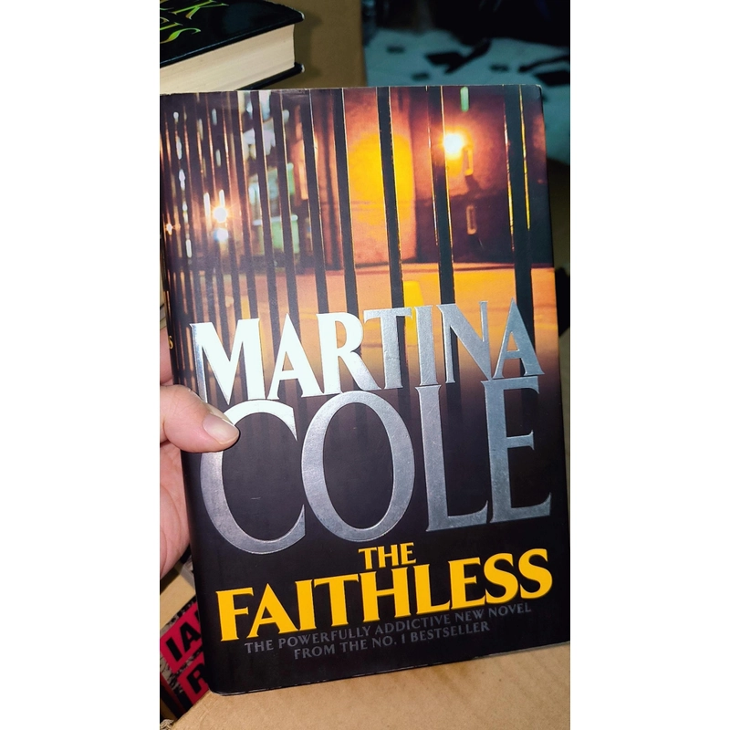 Martina Cole - The faithless (khổ lớn, bìa cứng) 497181