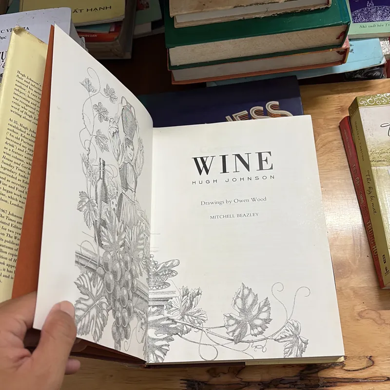 II English Book: WINE _ The Classic Guide To The World Of Wine - HUGH JOHNSON 691217