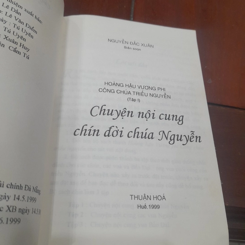 Nguyễn Đắc Xuân - CHUYỆN NỘI CUNG CHÍN ĐỜI CHÚA 462823