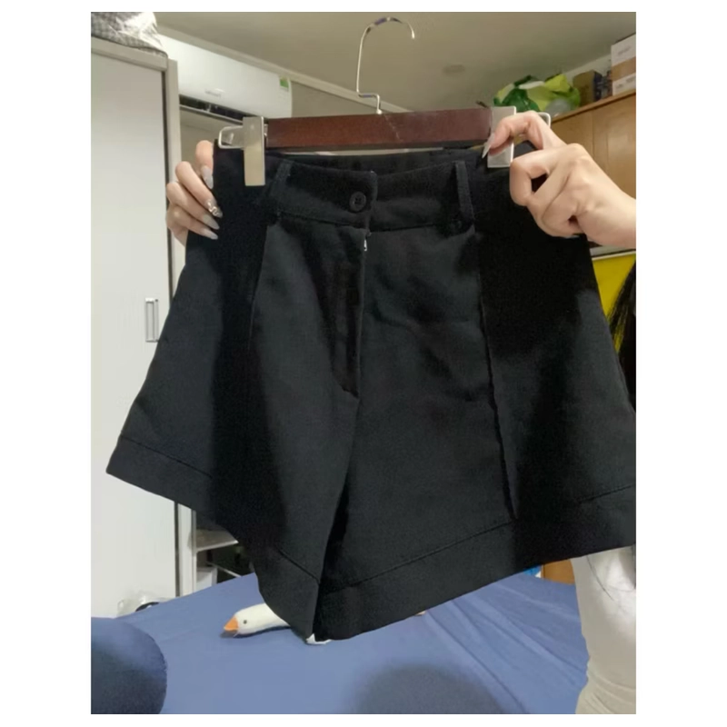 Quần short nữ ống loe chất vải tuyết mưa màu đen 447648