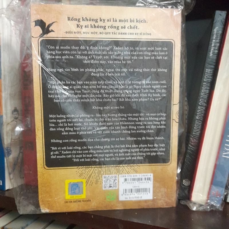 CÁNH TƯ - Fourth wing - REBECCA YARROS 453370