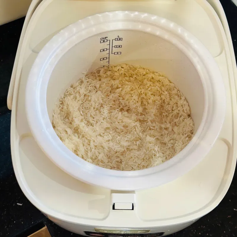 Nồi cơm điện lòng gốm cao cấp UNIE URC818P, Có chế độ cơm cháy độc đáo 799340