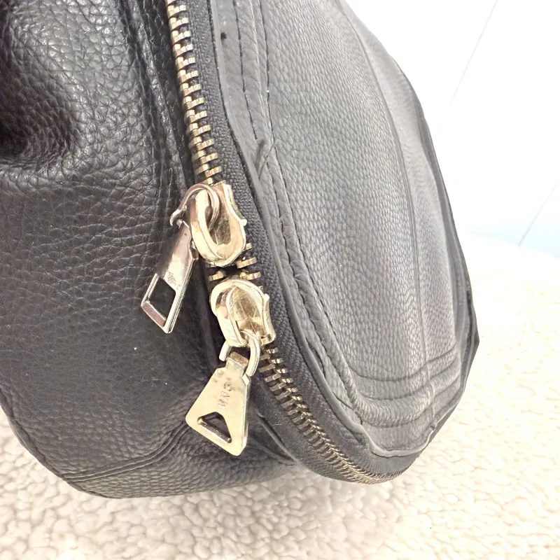 MNG TOUCH – Túi da đen basic mà sang xịn mịn 975919