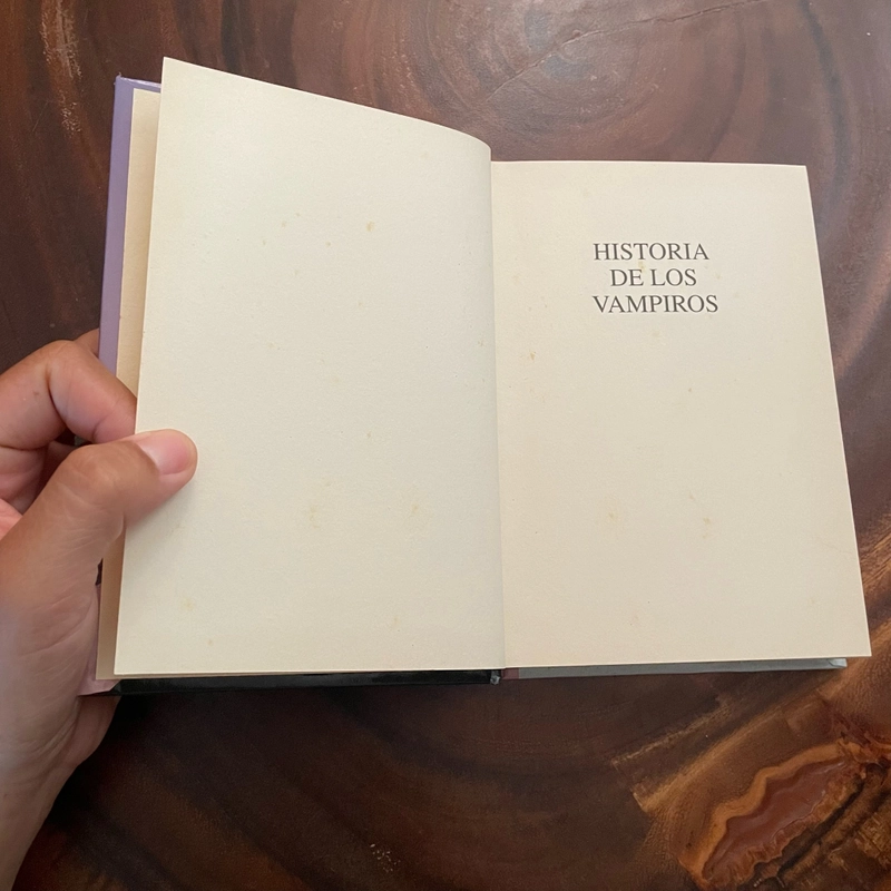 II Spanish Book: HISTORIA DE LOS VAMPIROS - Edgard de Vasconcelos - 2013  443026