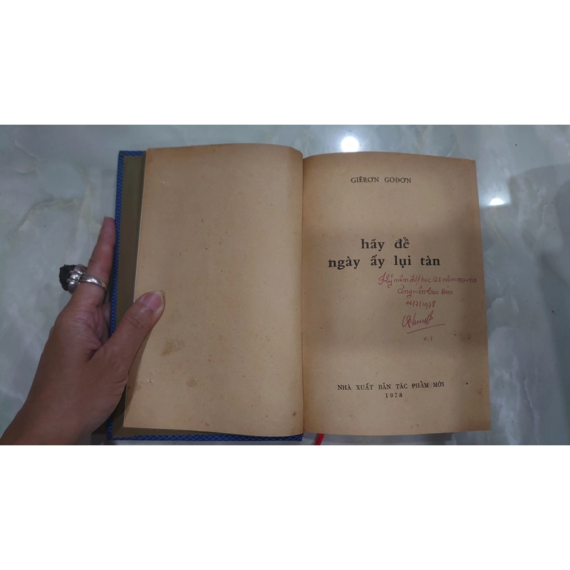 HÃY ĐỂ NGÀY ẤY LỤI TÀN.
Tác giả: Giêrơn Godơn.
Người dịch: Hoàng Túy, Đắc Lê 291096