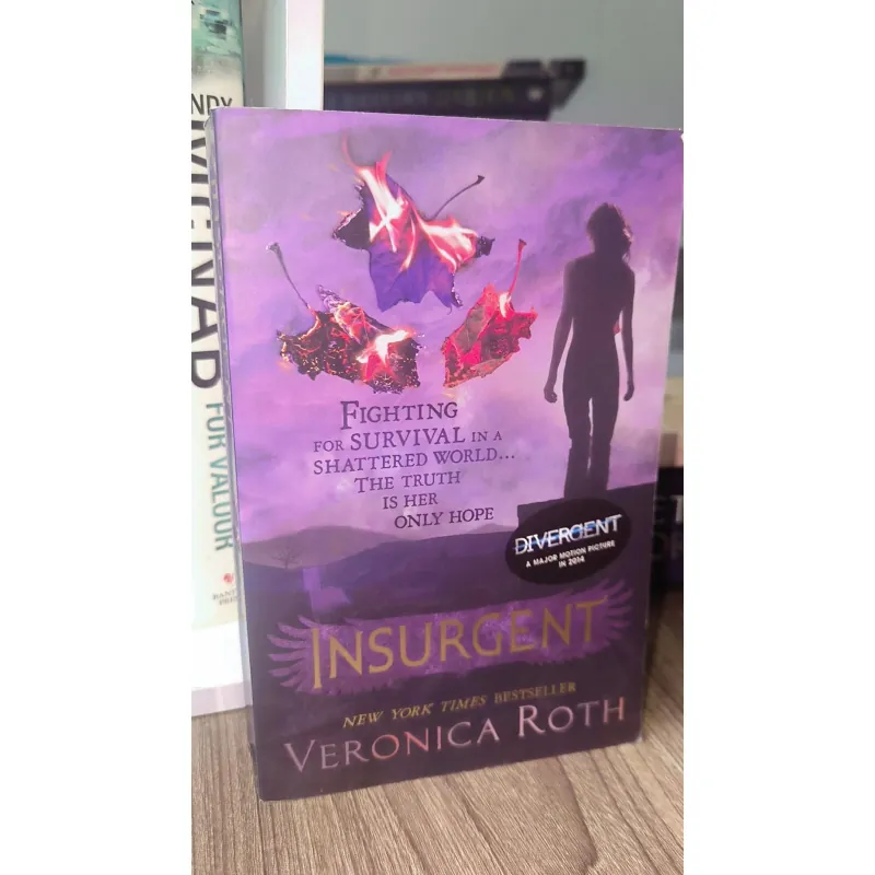 Insurgent (the second book in the Divergent trilogy)  795618