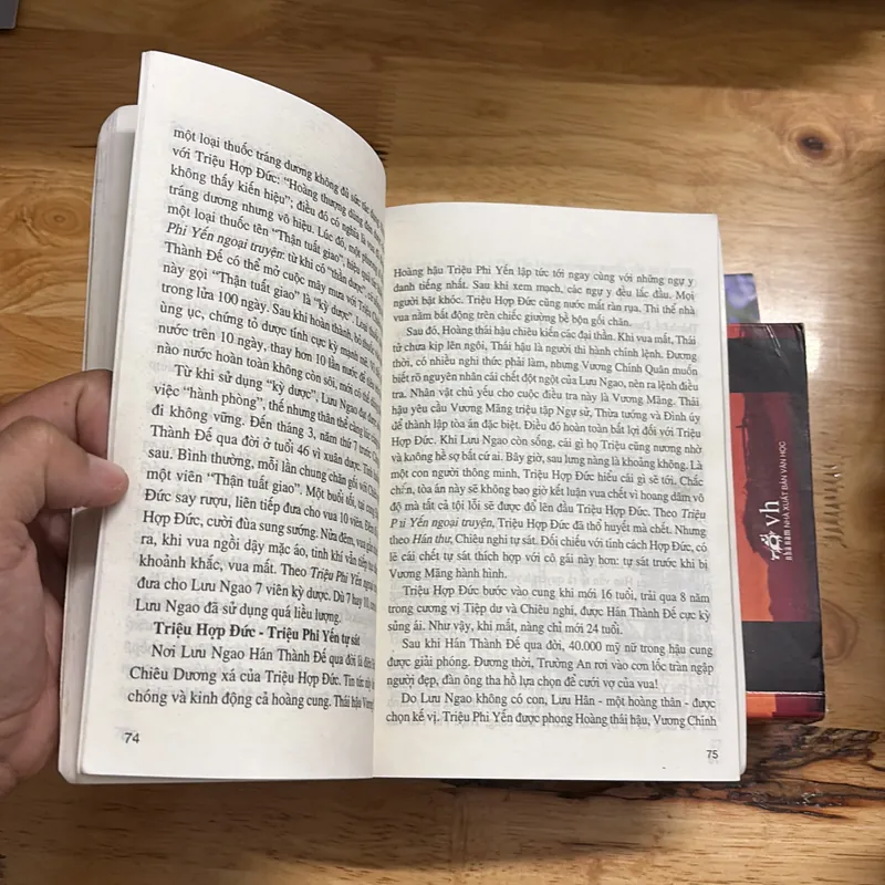 II Sách Về Trung Quốc: Trung Hoa _ 1001 Chuyện Kỳ Thú - Trần Phò - 1998 701005