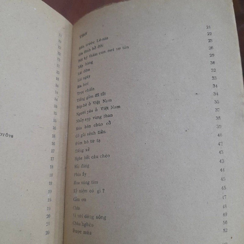 Chế Lan Viên - HOA TRÊN ĐÁ (thơ) 463126