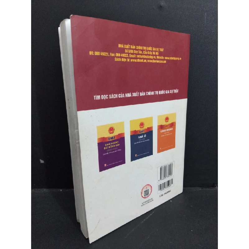 Luật đất đai (hiện hành) mới 80% ố bẩn nhẹ có chữ ký trang đầu 2022 HCM2811 GIÁO TRÌNH, CHUYÊN MÔN 353517