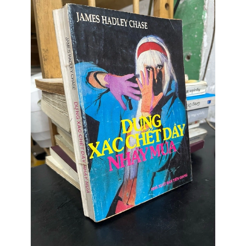 Dựng xác chết dậy nhảy máu - James Hadley Chase 736458