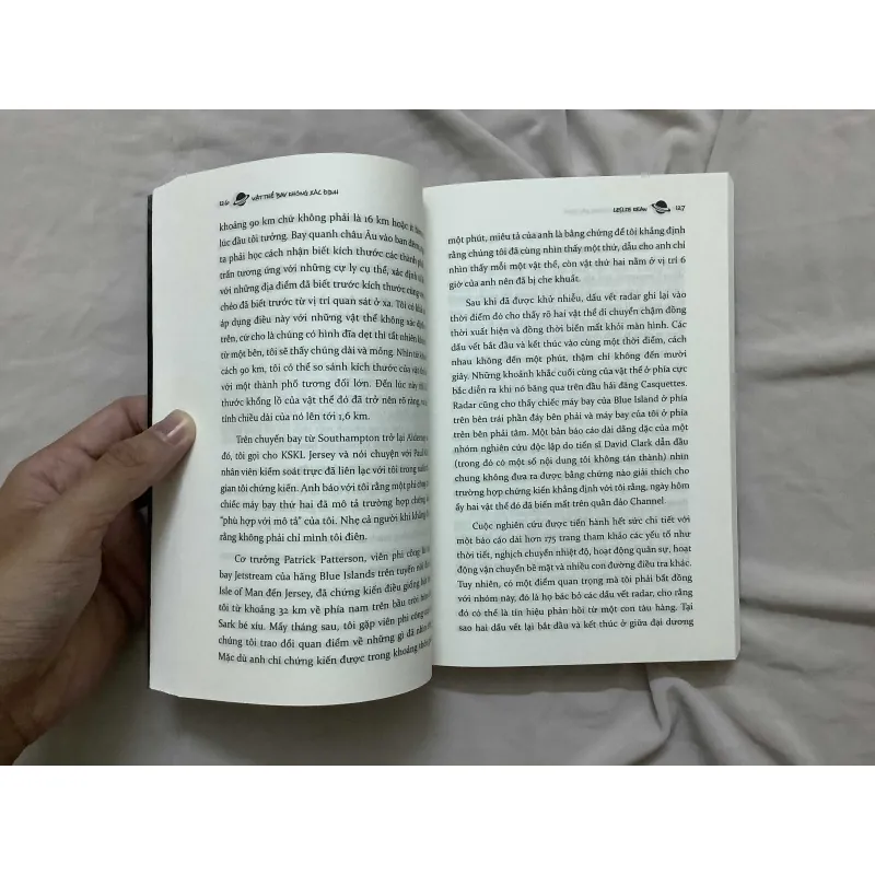 UFO (Leslie Kean) 697321