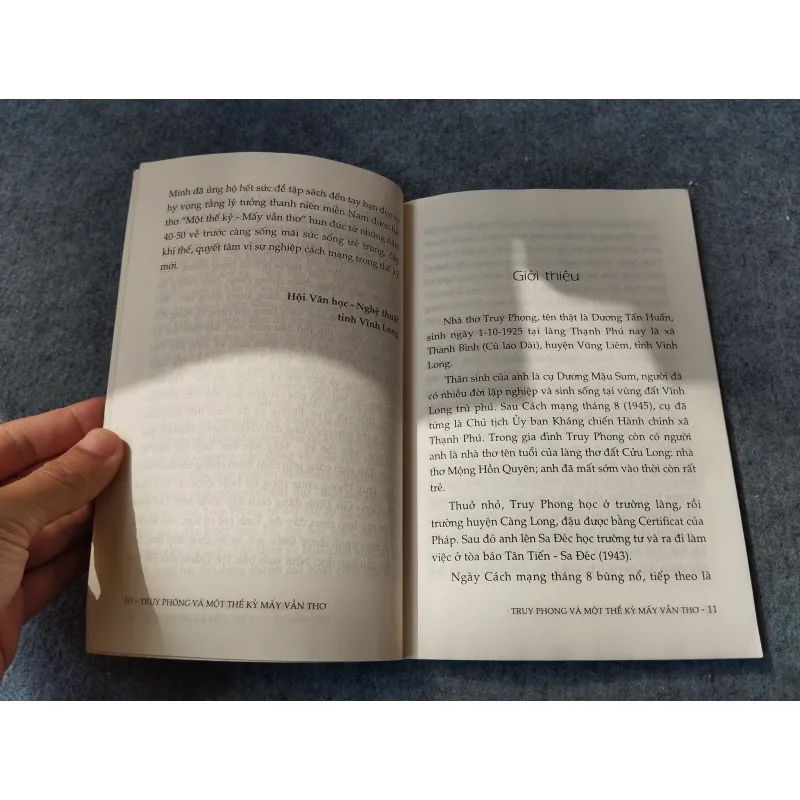 TRUY PHONG VÀ MỘT THẾ KỶ MẤY VẦN THƠ 719926