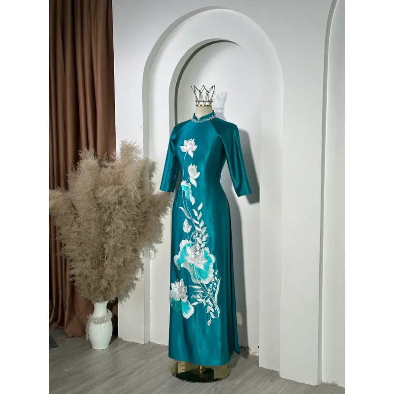 Áo dài mẹ sui, chất vải lụa ruby thêu hoa sen  700526