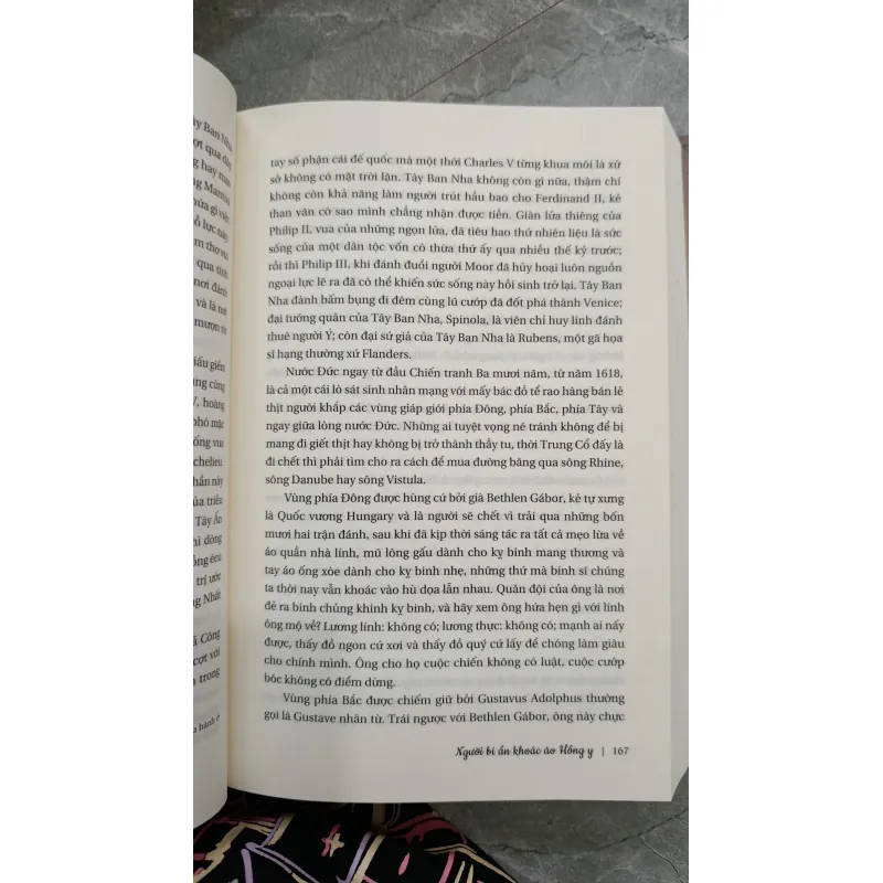 NGƯỜI BÍ ẨN KHOÁC ÁO HỒNG Y - NGUYỄN ĐĂNG THUẦN 738829