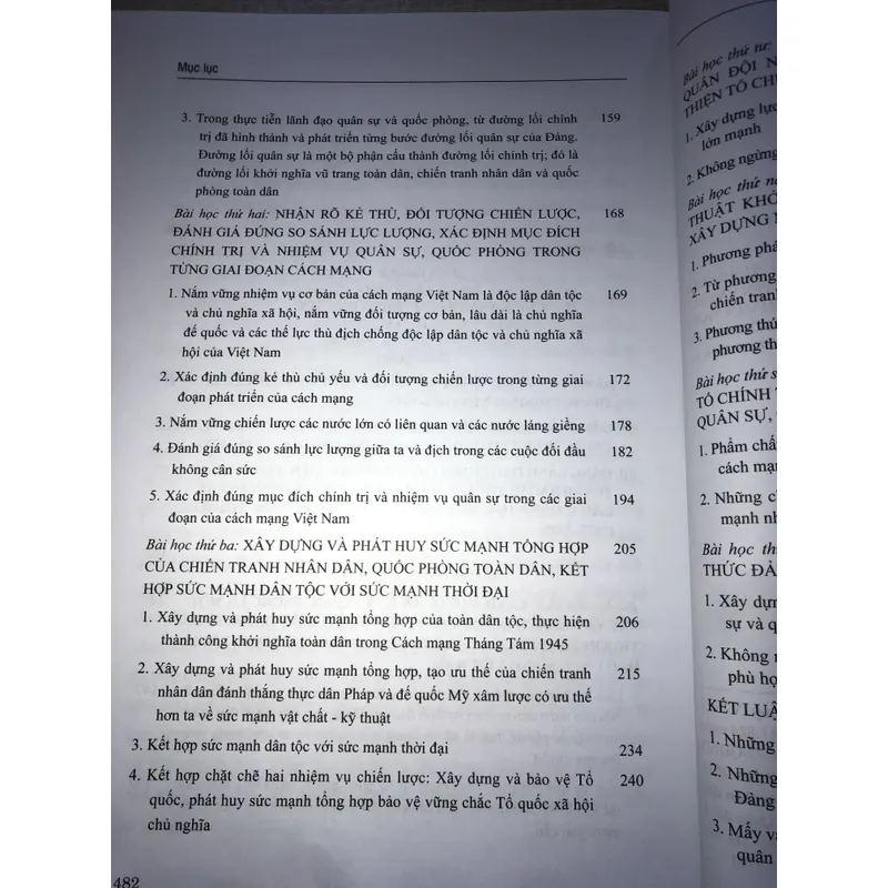 Tổng kết Đảng lãnh đạo quân sự và quốc phòng trong Cách mạng Việt Nam 1945-2000 708138